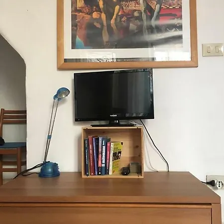 Vale & Yari's Kt Apartment *